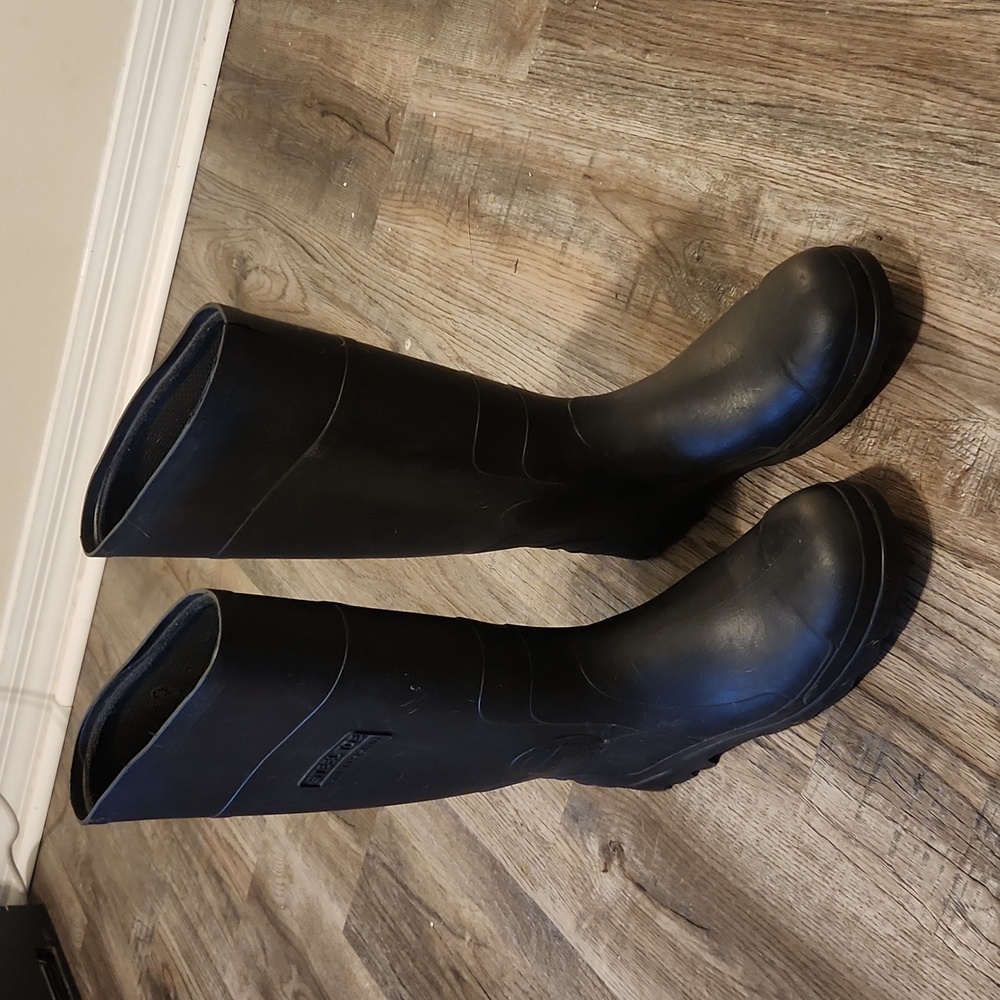 Black rain boots size 7 men's